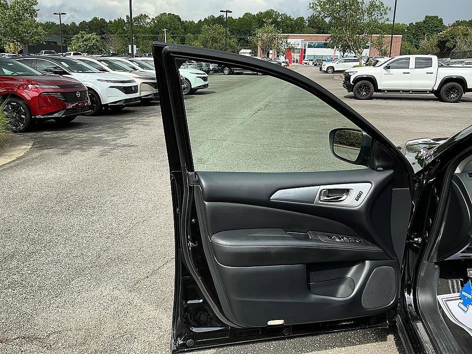 Used 2020 Magnetic Black Pearl Nissan SL image 11