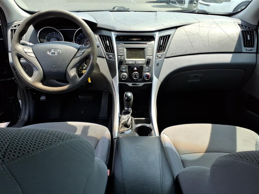 Used 2014 Phantom Black Metallic Hyundai GLS image 5