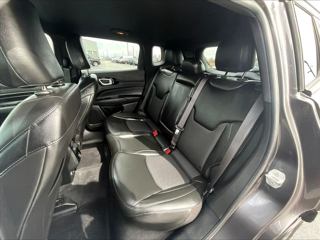 Used 2022 Gray Jeep Latitude image 15
