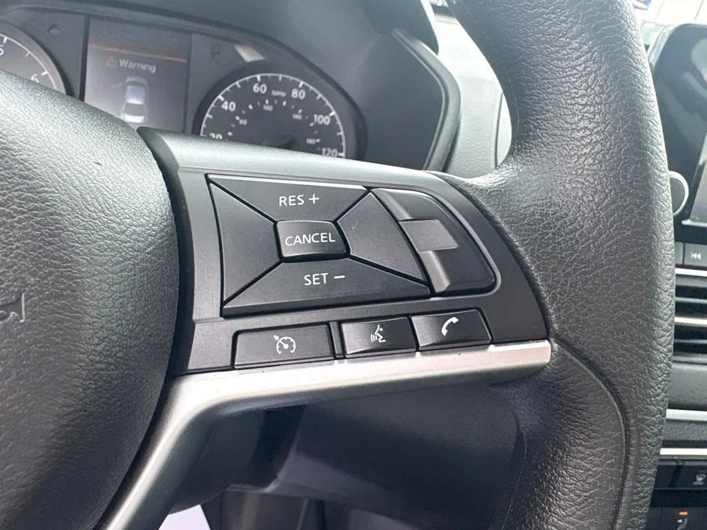 Used 2022 White Nissan 2.5 S image 17