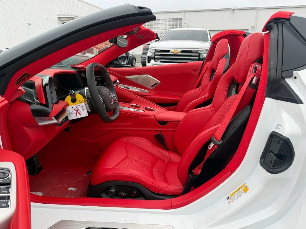 New 2027 Arctic White Chevrolet 3LT image 9