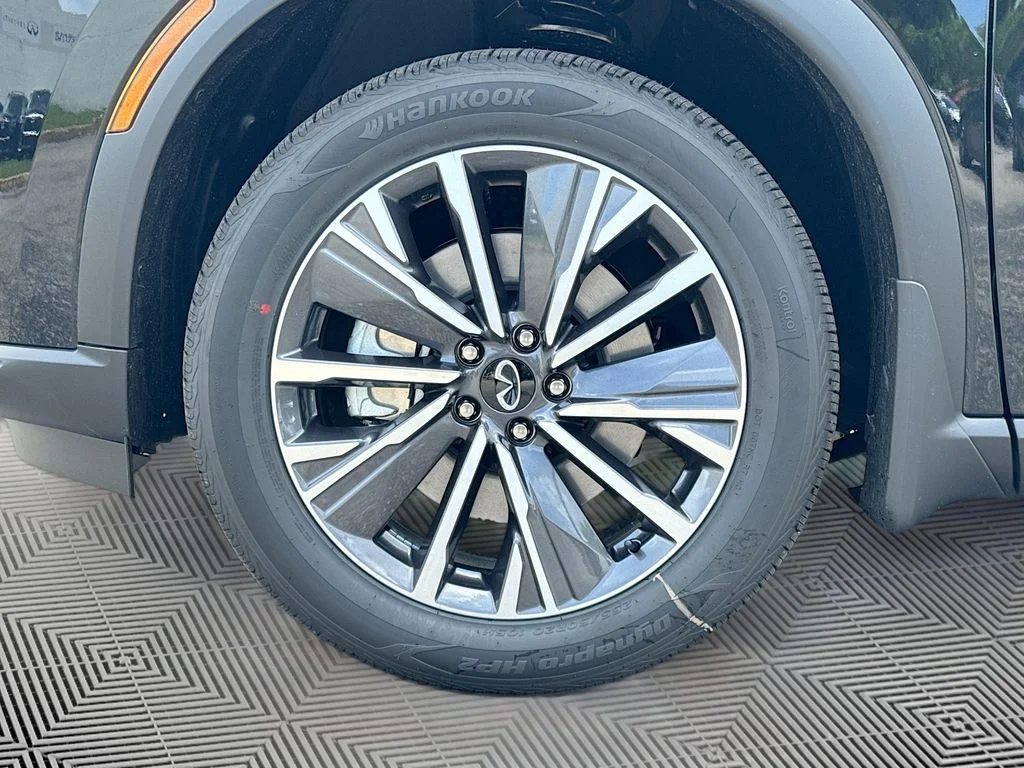 New 2027 MINERAL BLACK INFINITI Luxe FWD image 34