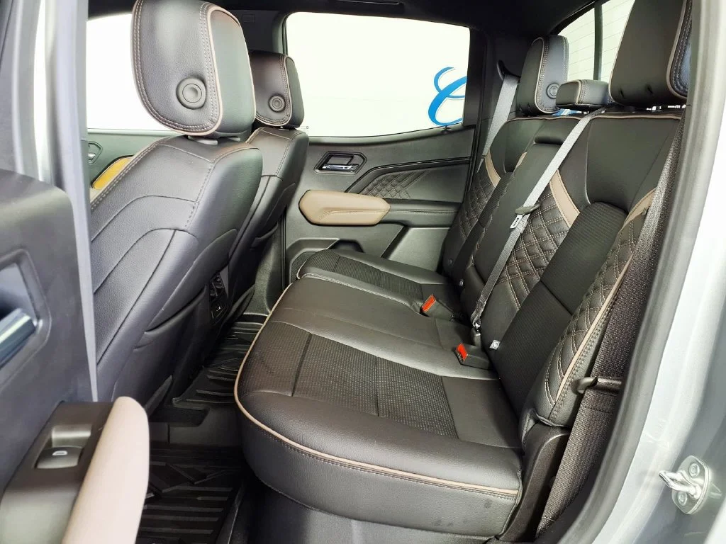 Used 2025 Sterling Metallic GMC Denali image 9