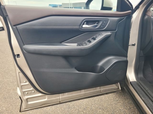 Used 2023 Gold Nissan SL image 18
