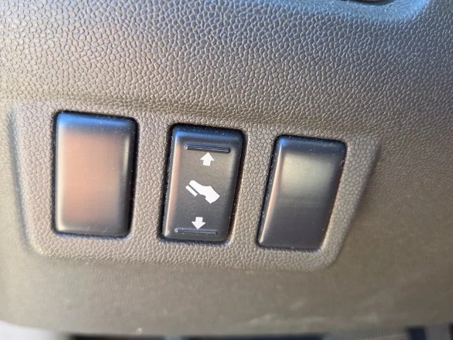 Used 2004 Gray Nissan LE image 29
