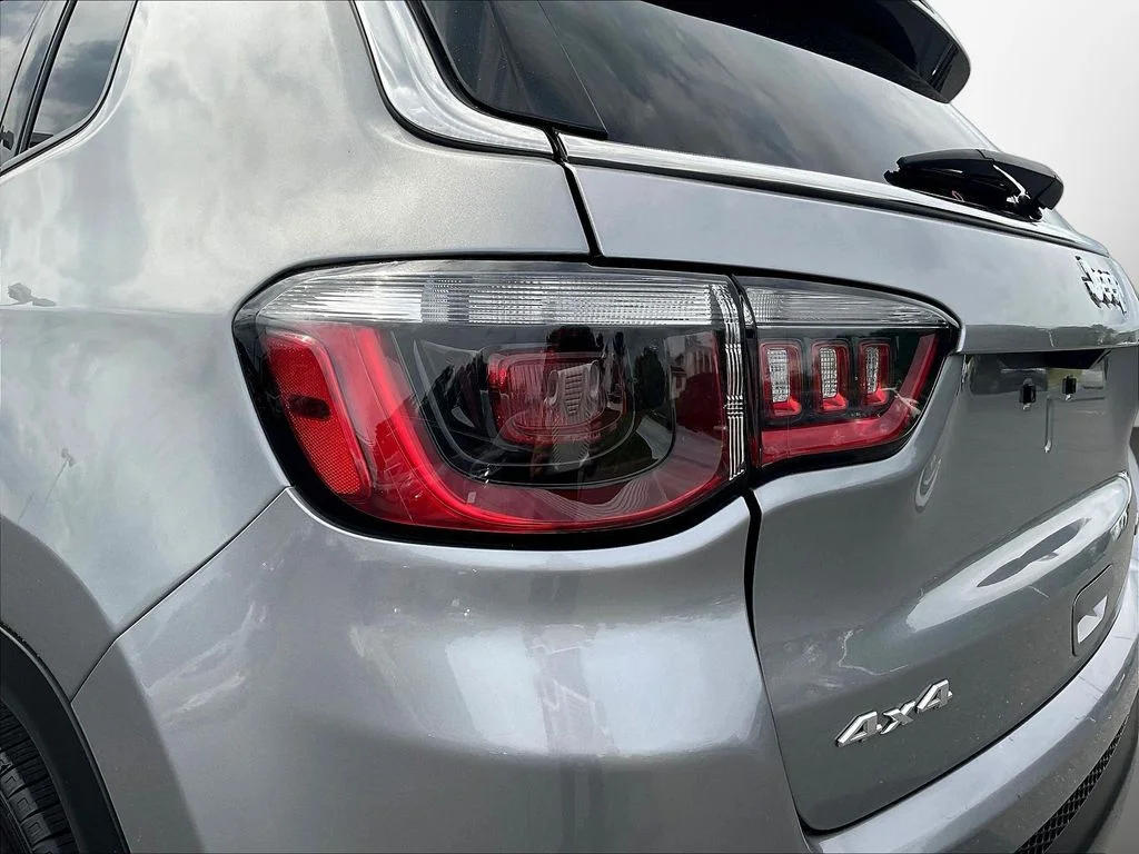 Used 2024 Silver Zynith Metallic Clearcoat Jeep Latitude image 26