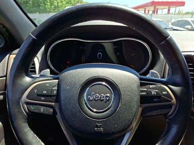 Used 2016 Silver Jeep Limited image 25