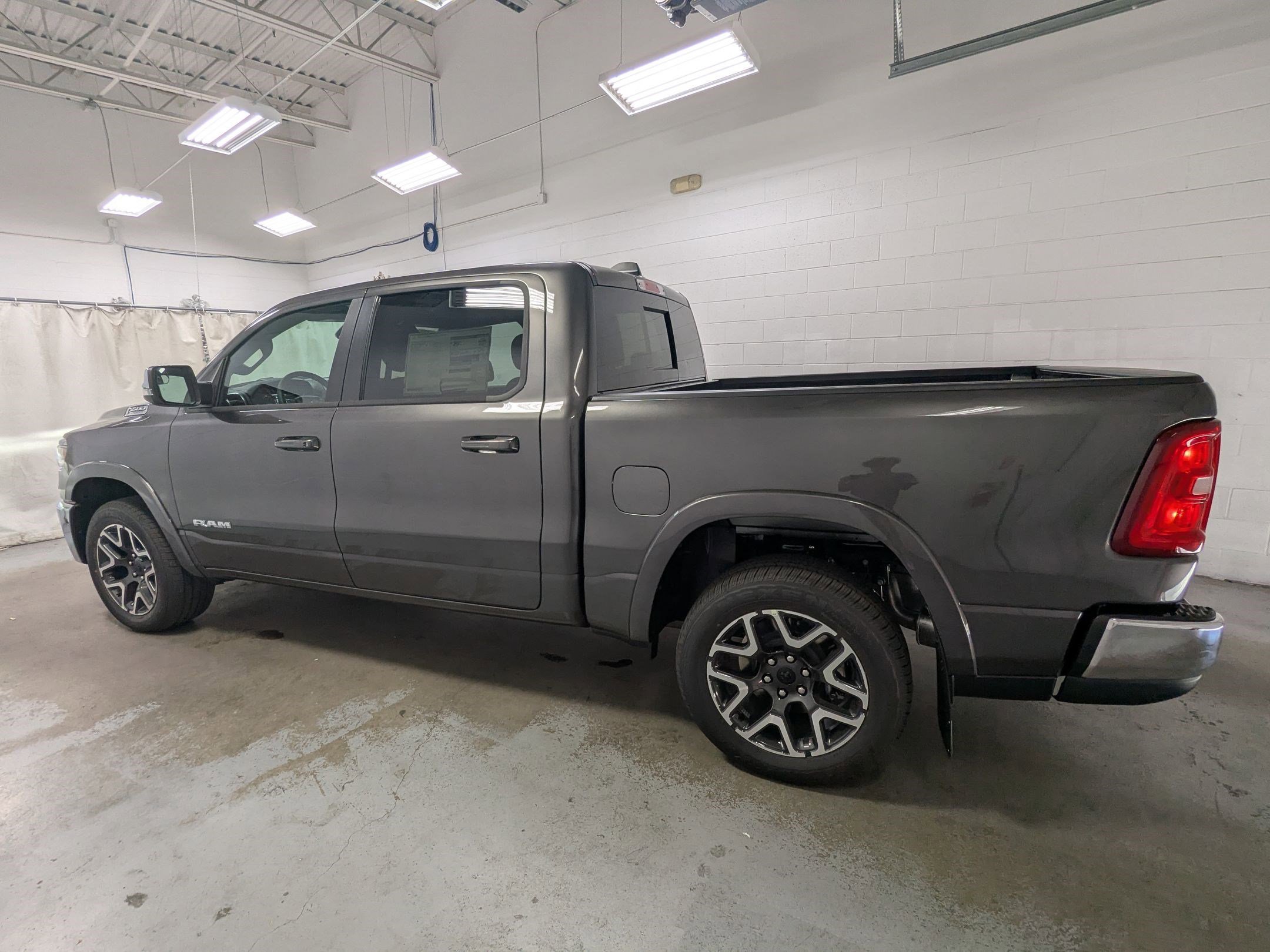 New 2026 Granite Crystal Metallic Clear-Coat Exterior Paint RAM Laramie image 8