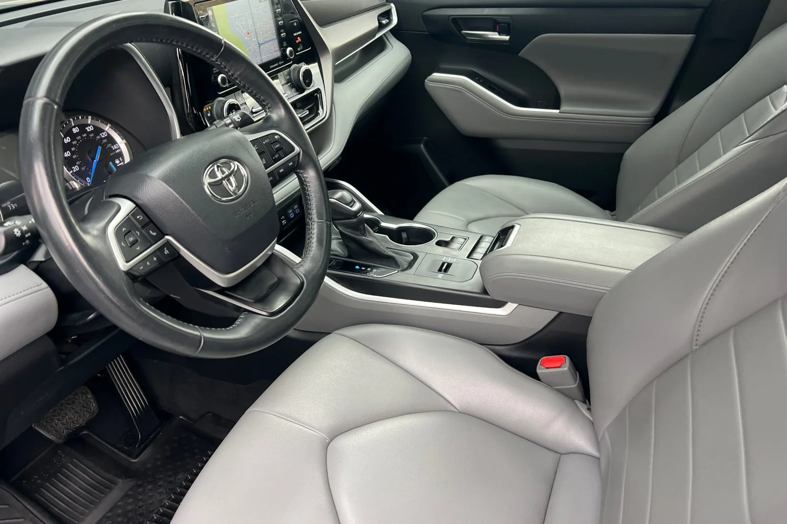 Used 2022 Moon Dust Toyota Hybrid XLE image 9