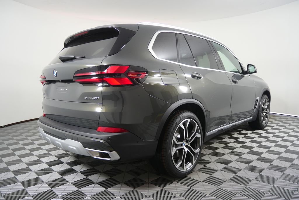 New 2026 Dravit Grey Metallic BMW xDrive40i image 3
