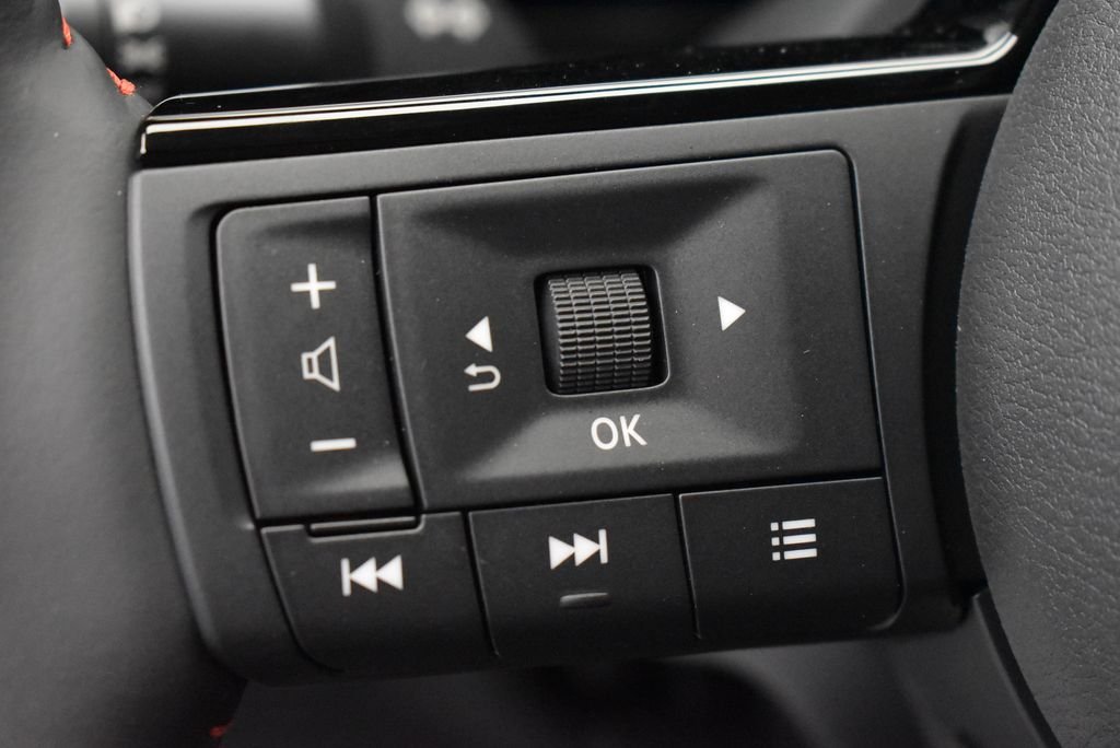 Certified Used 2025 White Nissan SR image 18