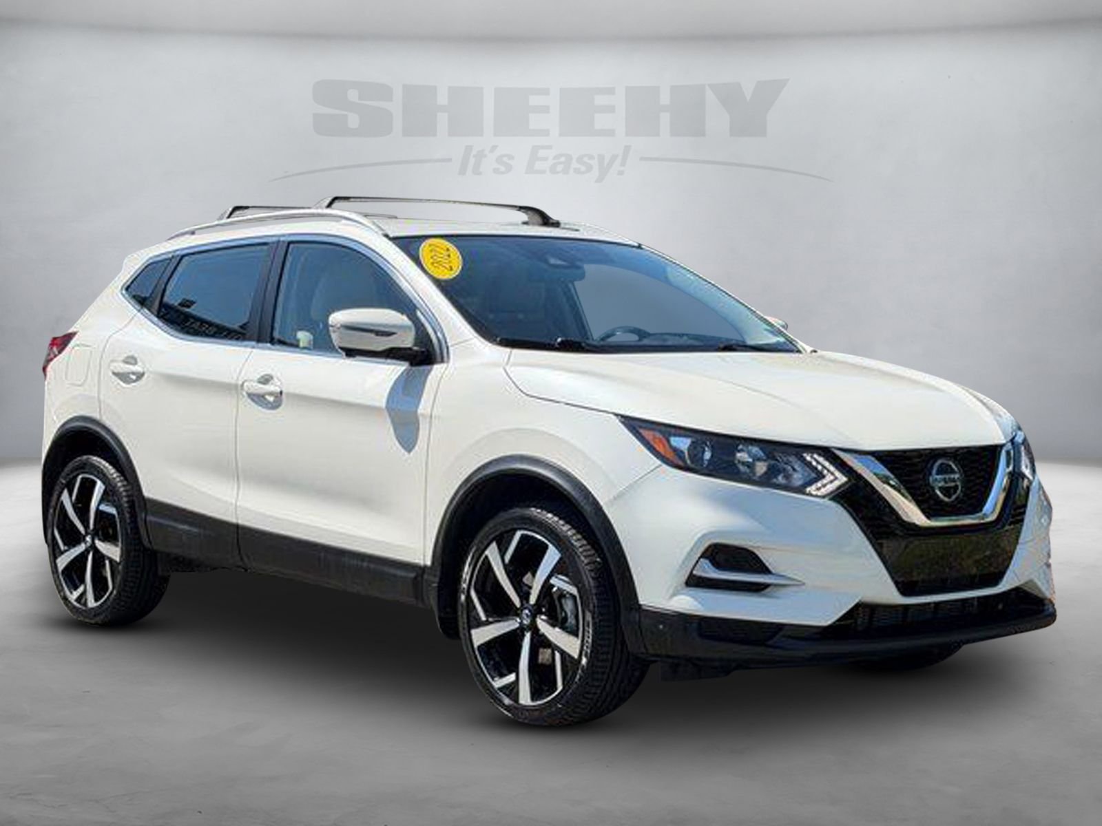 Used 2022 White Nissan SL image 2
