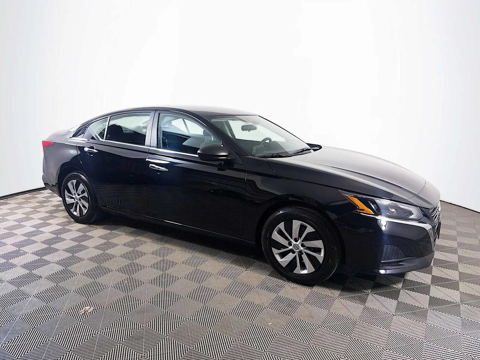 Certified Used 2025 Super Black Nissan S image 3