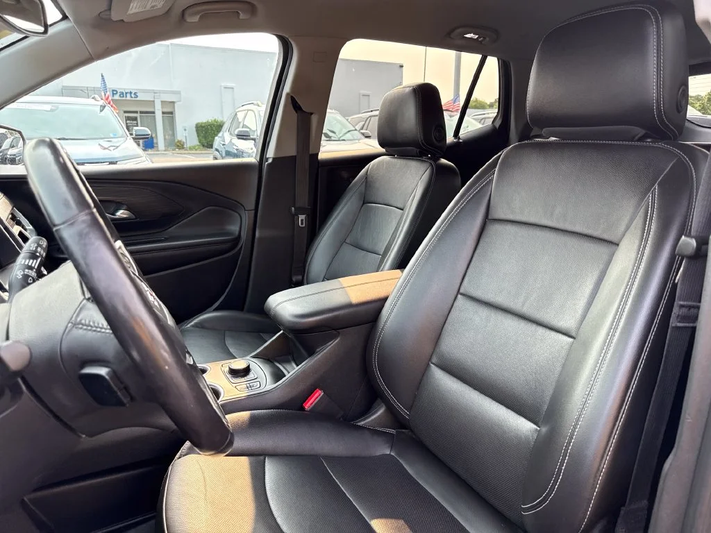 Used 2022 Red GMC SLT image 12