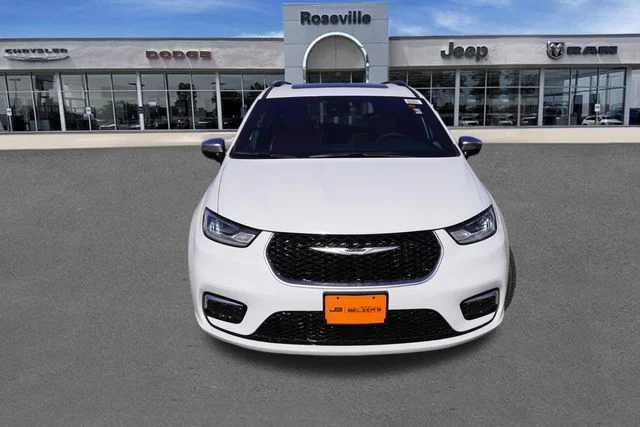 New 2026 Bright White Clear-Coat Exterior Paint Chrysler Pinnacle image 9