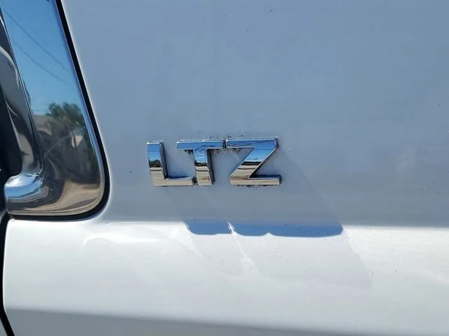 Used 2016 IRIDESCENT PEARL TRICOAT Chevrolet LTZ image 30