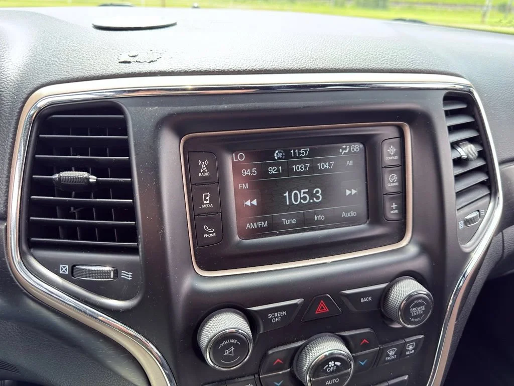 Used 2017 Black Jeep Laredo image 38