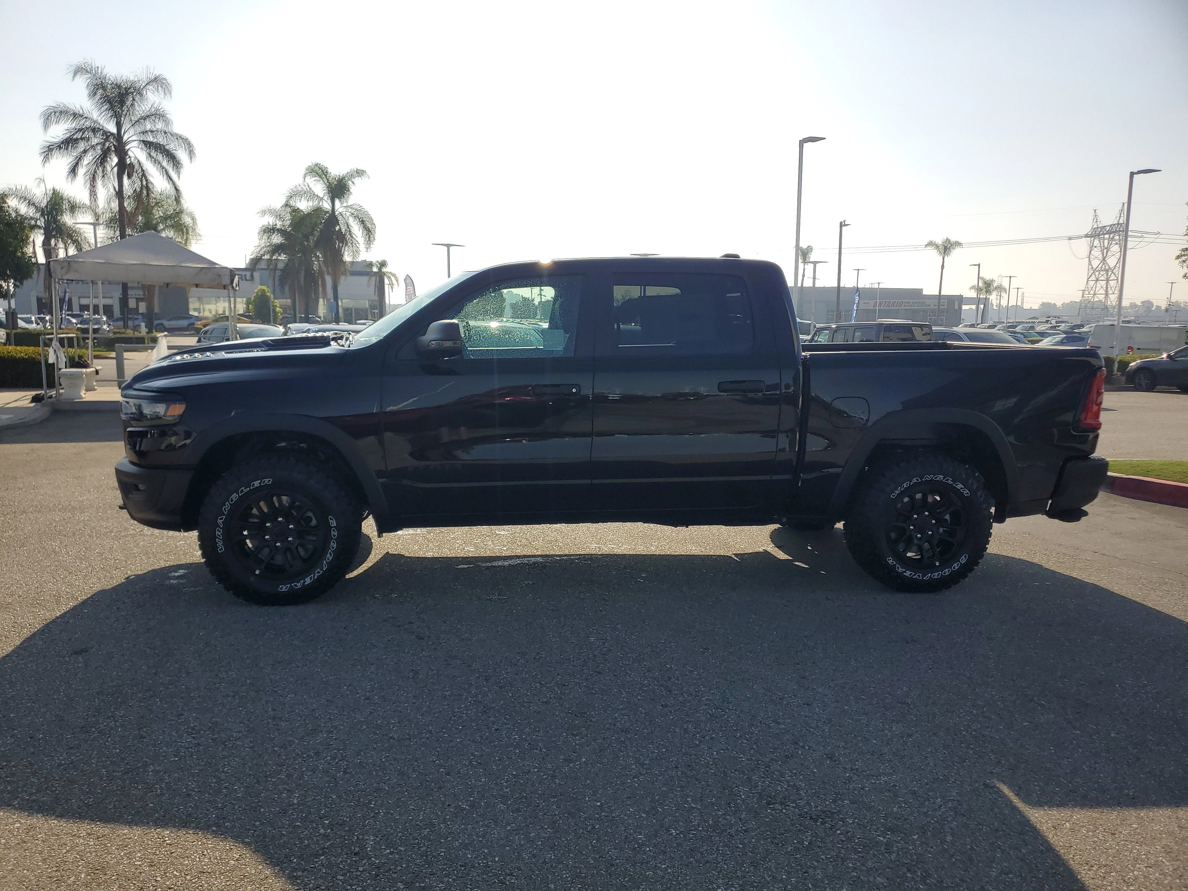 New 2026 Diamond Black Crystal Pearl-Coat Exterior Paint RAM Rebel image 7