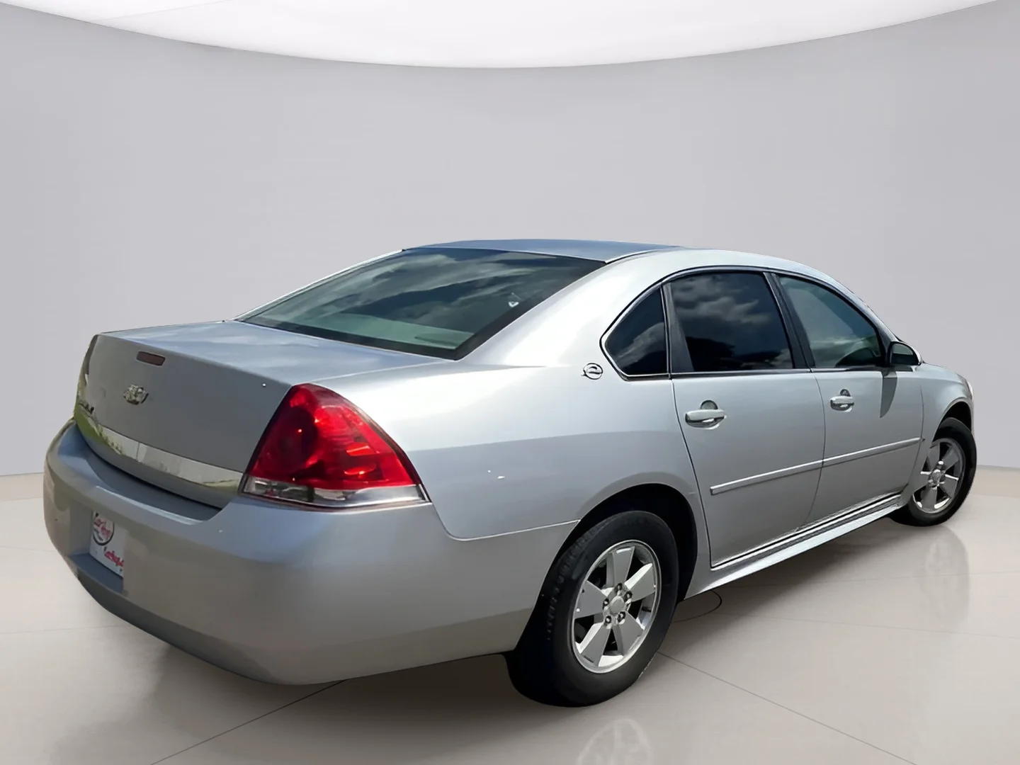 Used 2009 Silver Chevrolet LT image 8