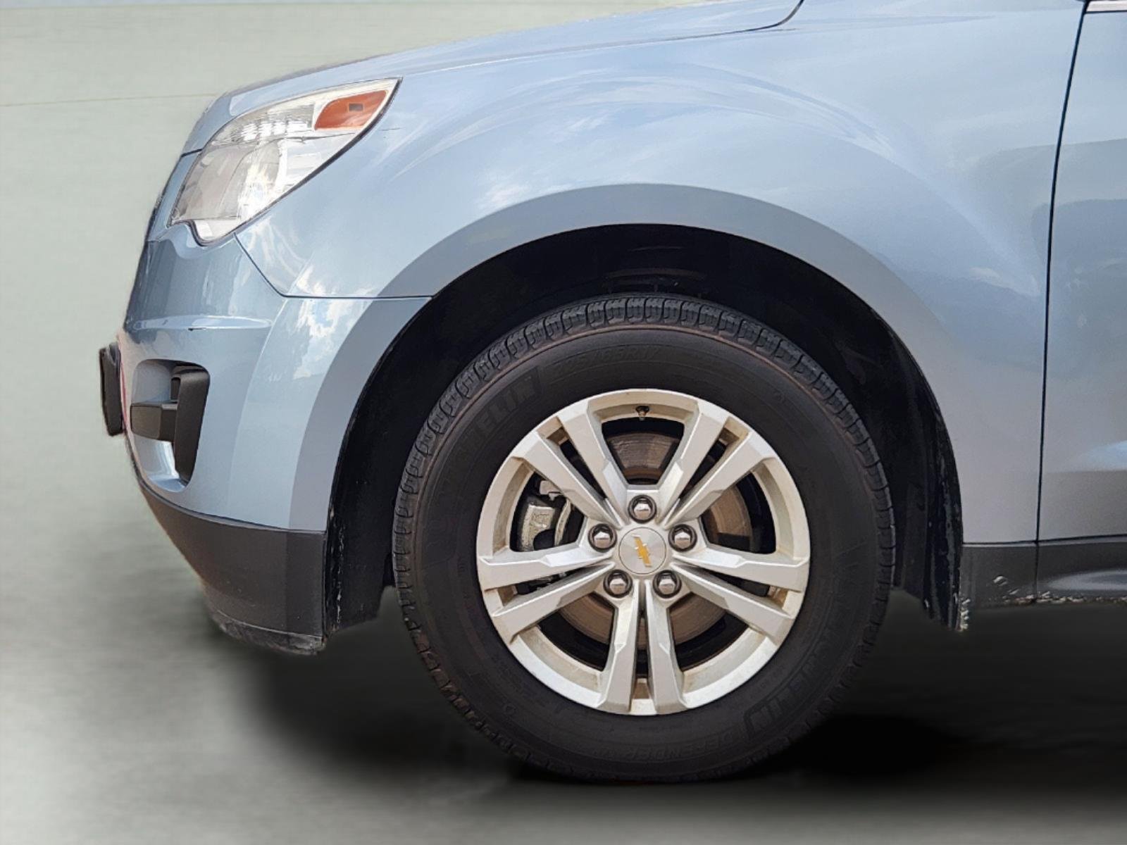 Used 2015 SILVER TOPAZ METALLIC Chevrolet LT image 8