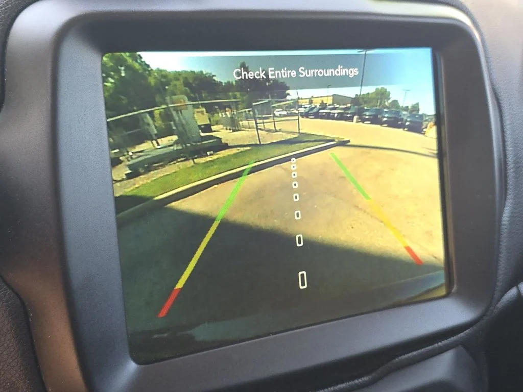Used 2023 Gray Jeep Latitude image 27