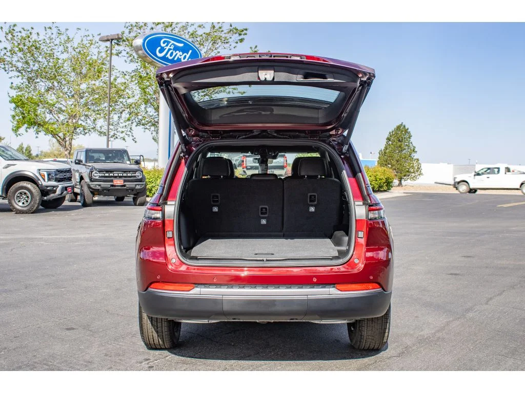 New 2026 Velvet Red Pearlcoat Jeep Laredo Altitude image 11