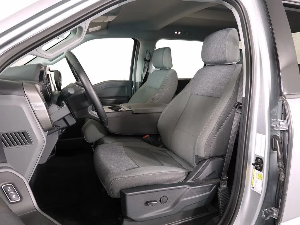 Used 2025 Silver Metallic Ford XLT image 12