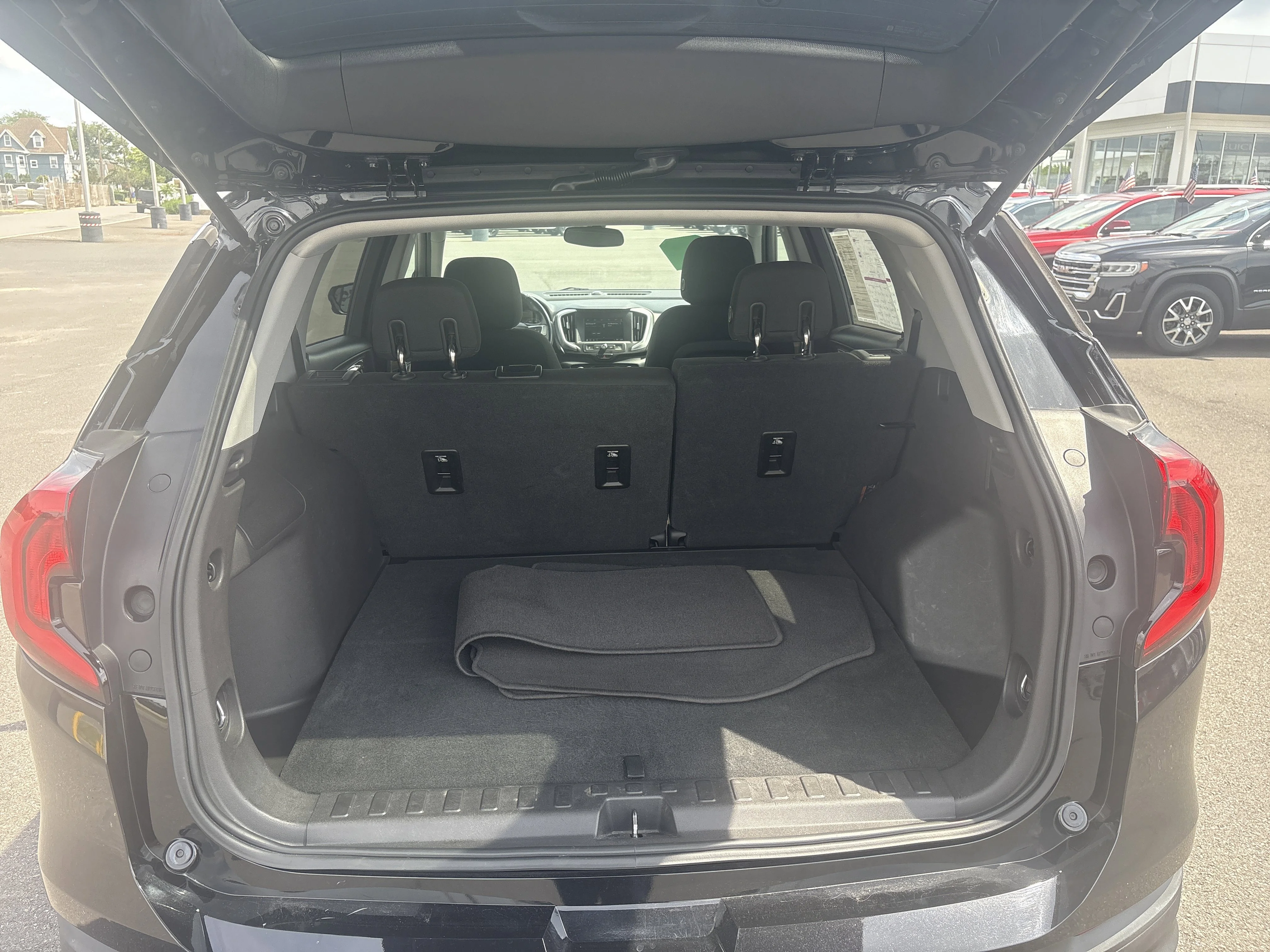 Used 2018 Ebony Twilight Metallic GMC SLE image 7