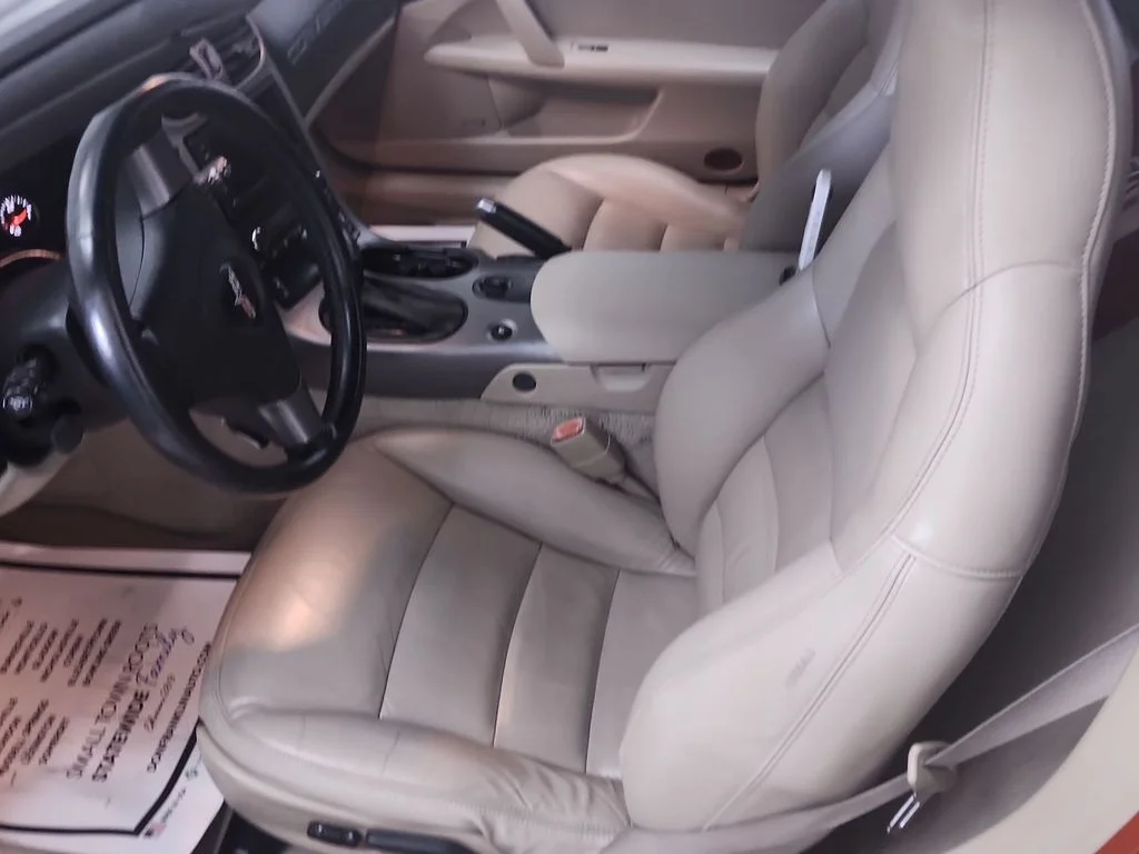 Used 2006 Red Chevrolet Base image 11