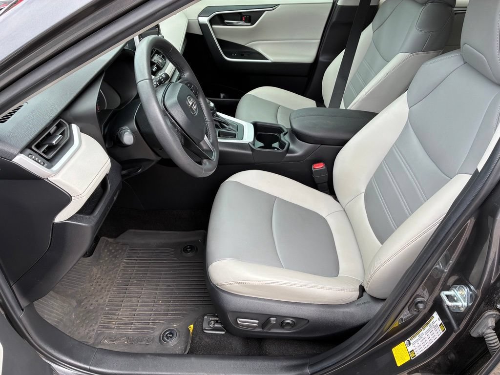 Used 2021 Gray Toyota XLE Premium image 16