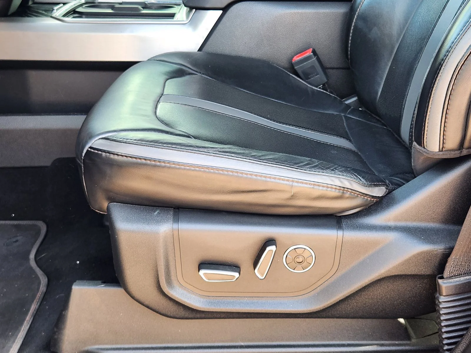 Used 2019 Gray Ford Platinum image 24