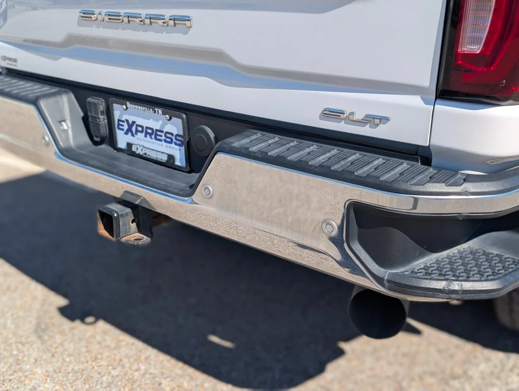 Used 2023 White GMC SLT image 17