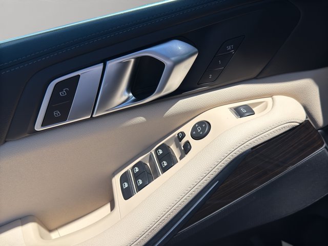 Used 2020 Arctic Gray Metallic BMW xDrive40i image 11