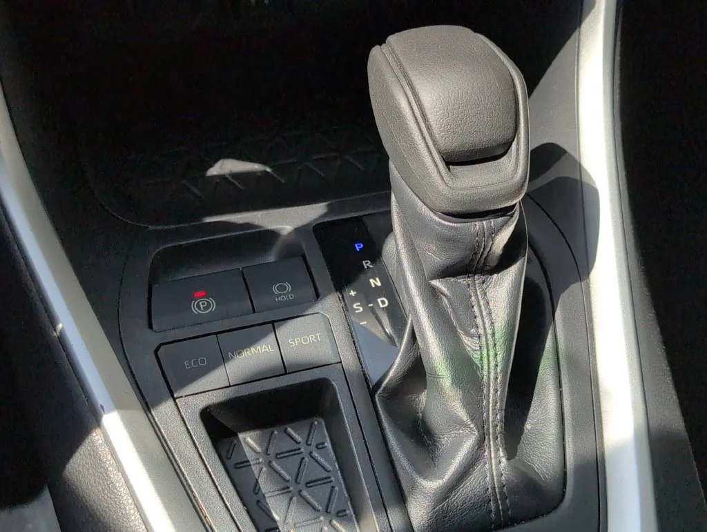 Used 2019 Silver Toyota LE image 21