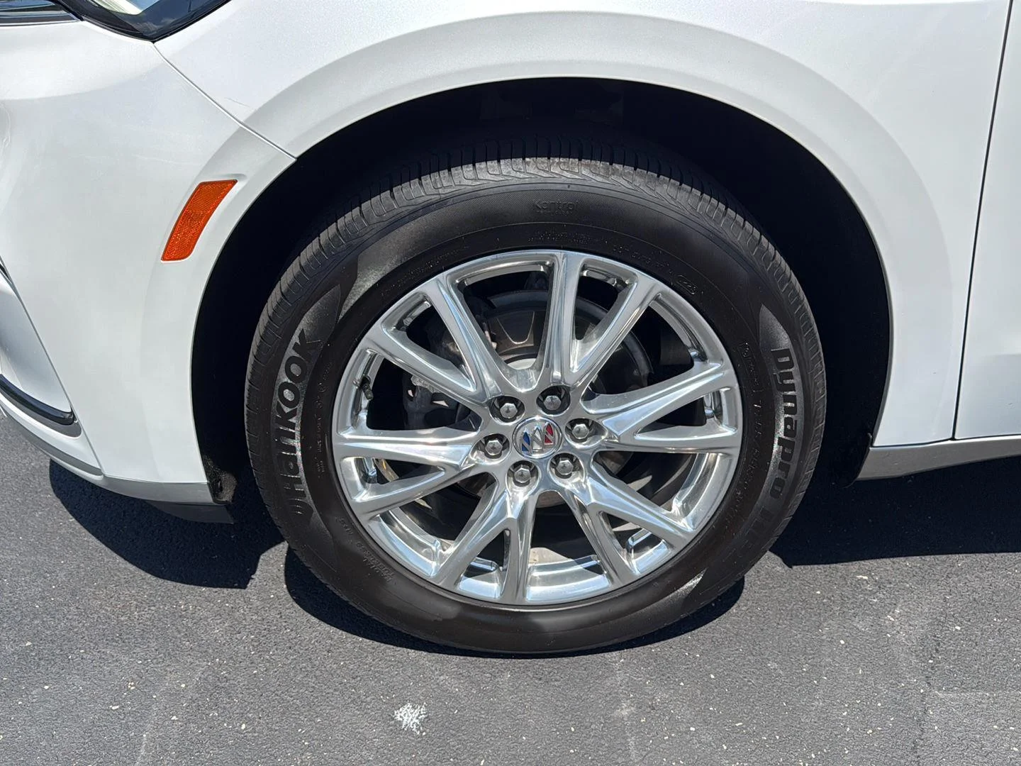 Used 2023 White Frost Tricoat Buick Essence image 15