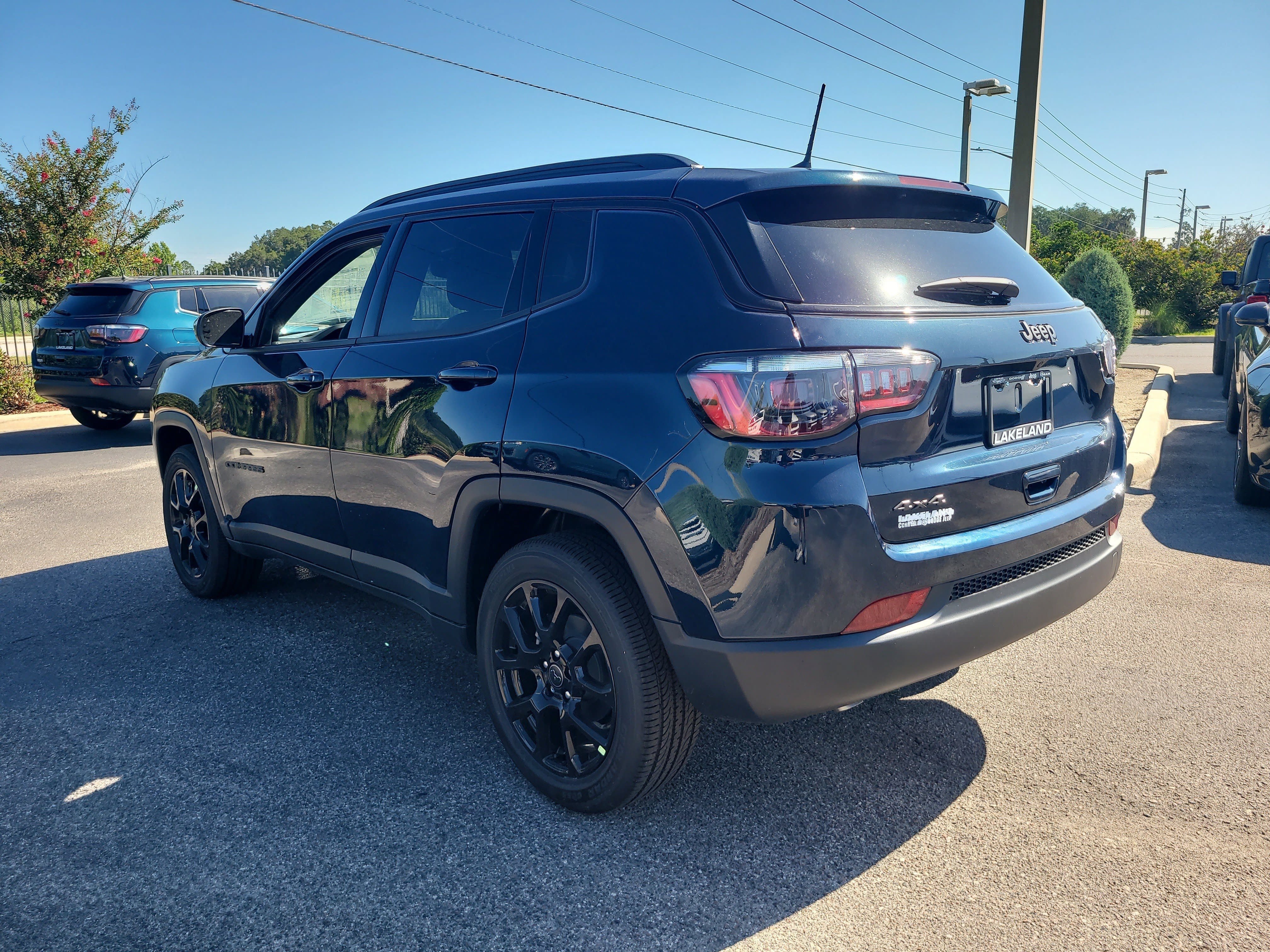 New 2026 Fathom Blue Pearl-Coat Exterior Paint Jeep Latitude Altitude image 8