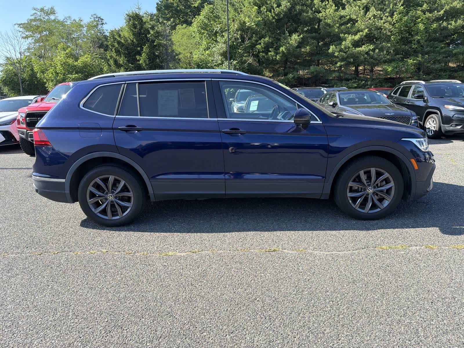 Used 2022 Atlantic Blue Metallic Volkswagen SE image 6