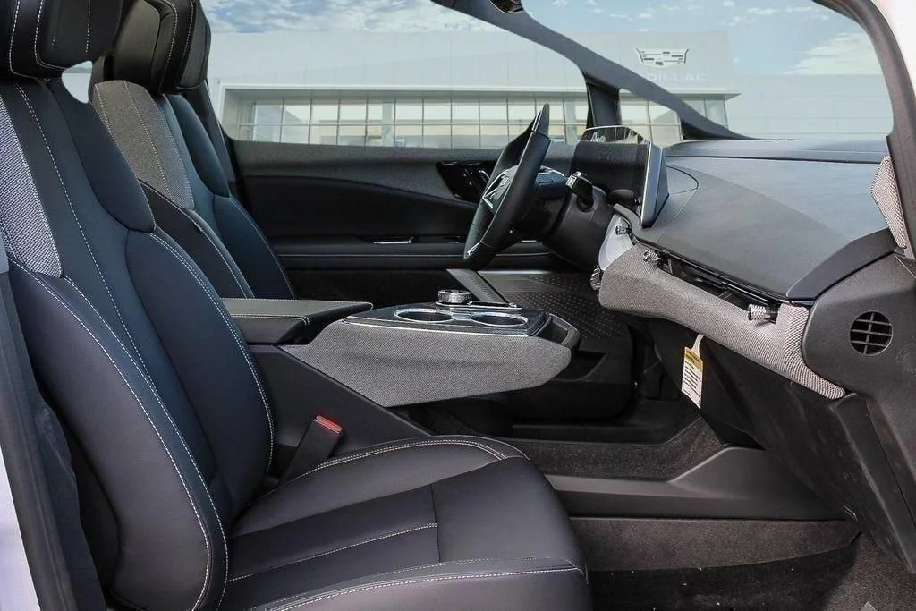 2025 Cadillac OPTIQ Sport 1 - Photo 15