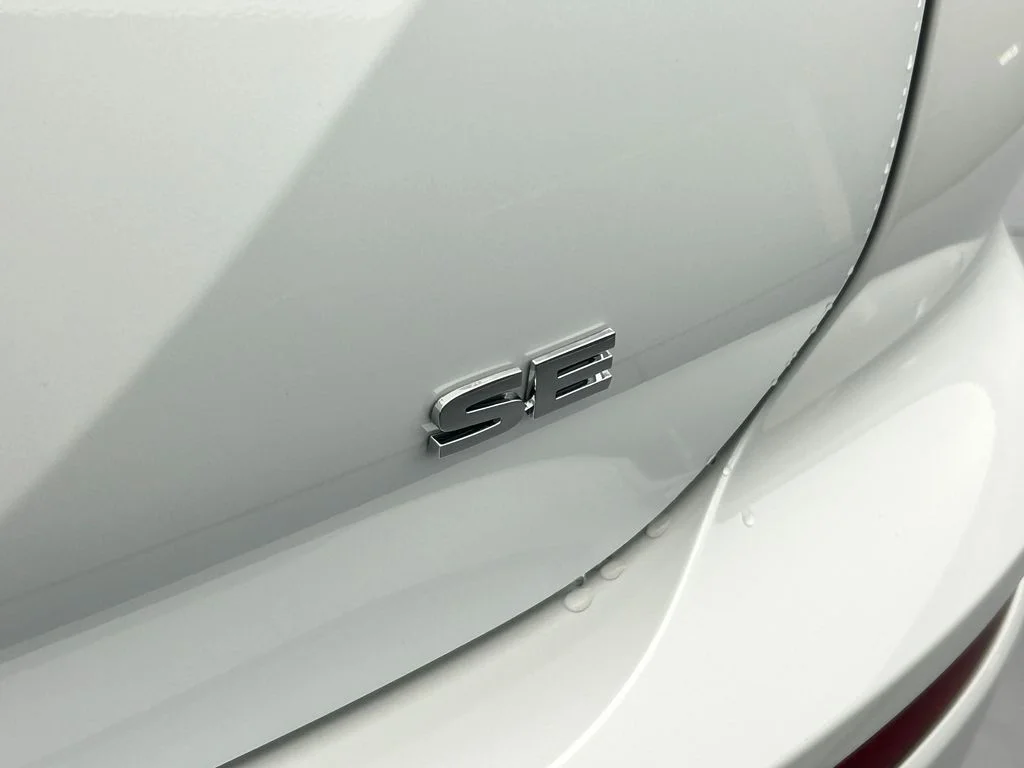 New 2026 Diamond White Mitsubishi SE image 47