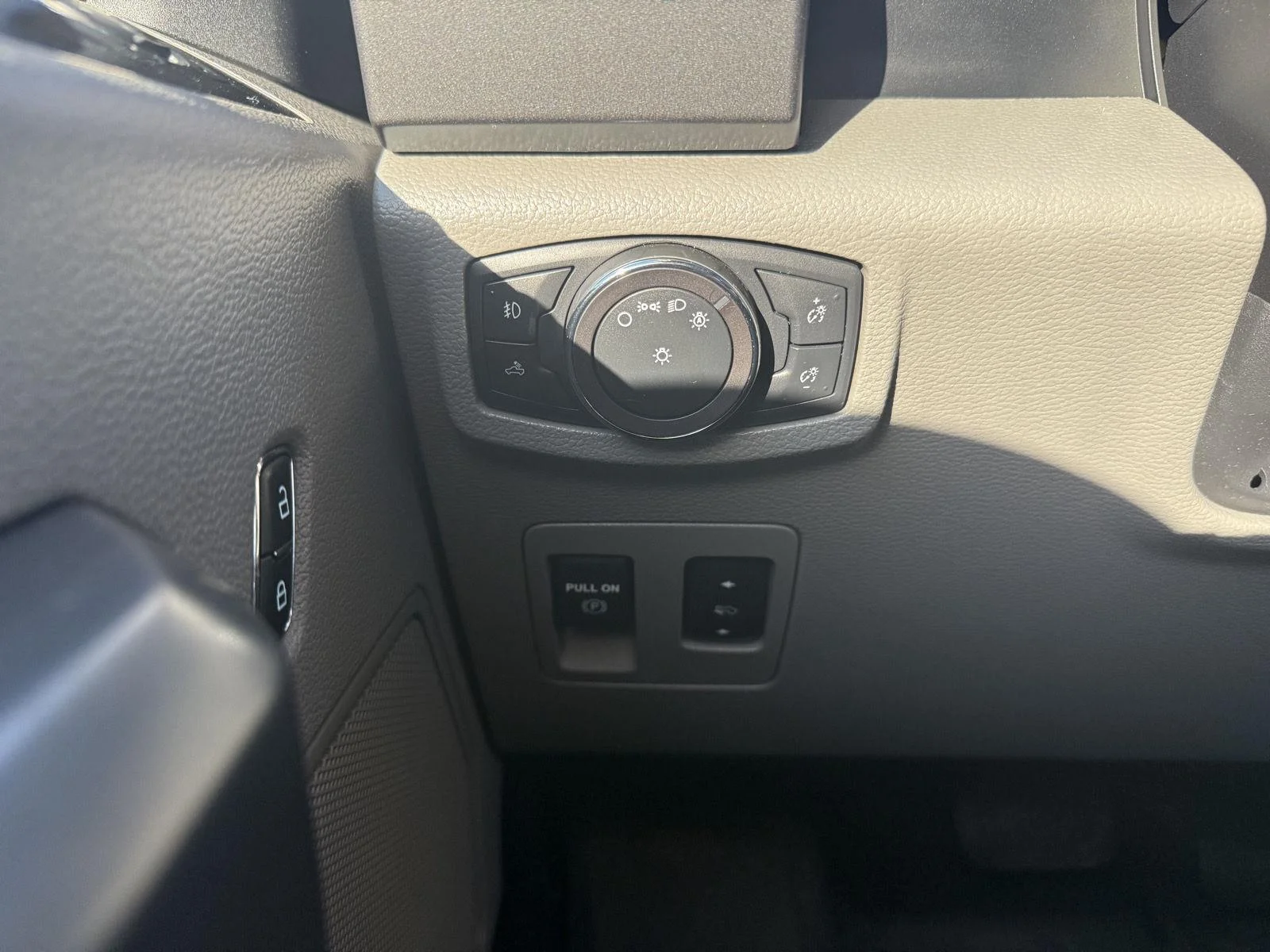 Used 2019 Oxford White Ford XLT image 18
