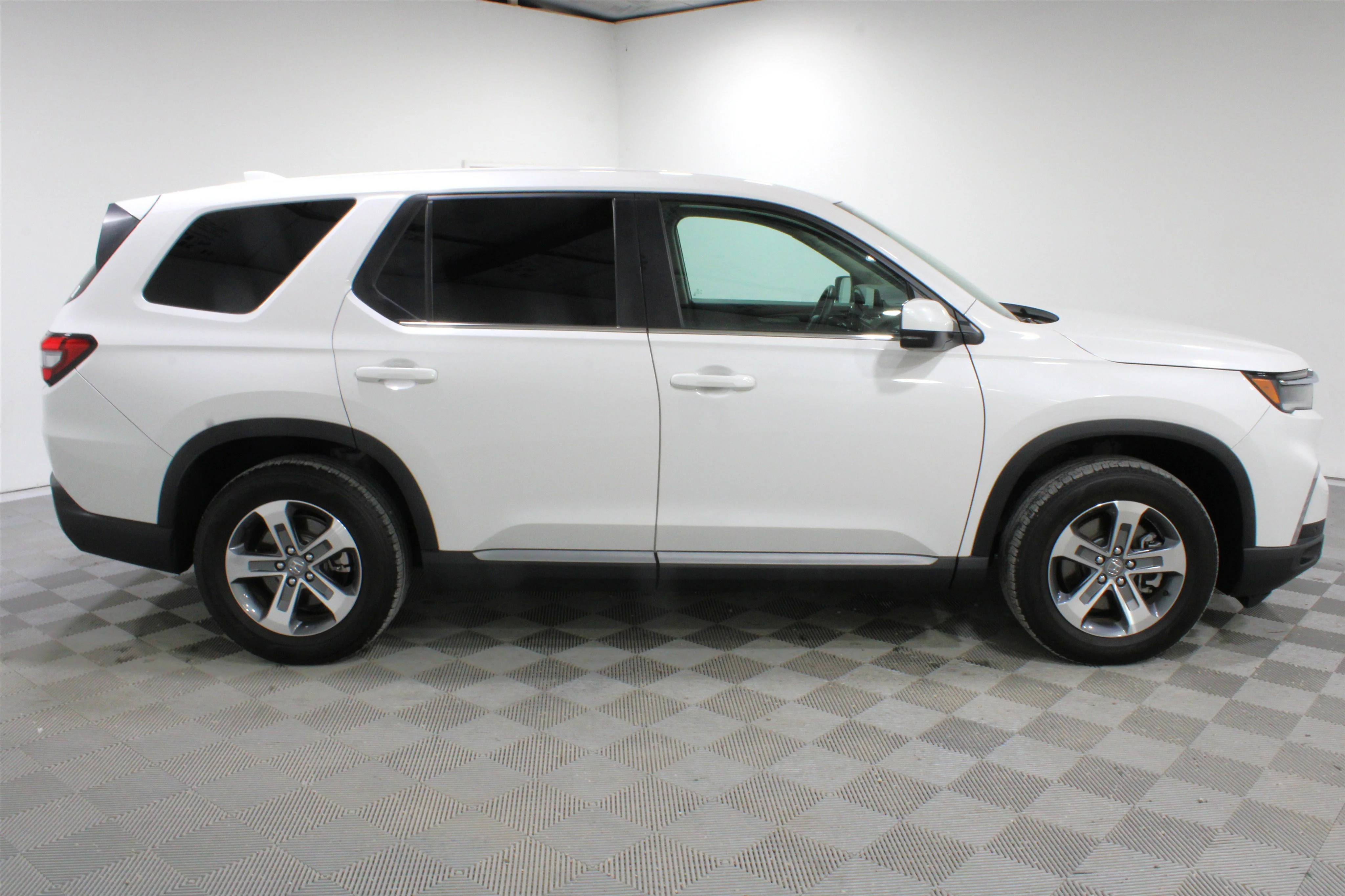 2025 Honda Pilot EX-L - Photo 28