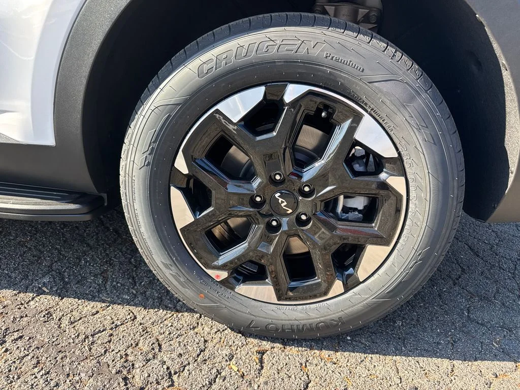 New 2026 White Kia S image 19