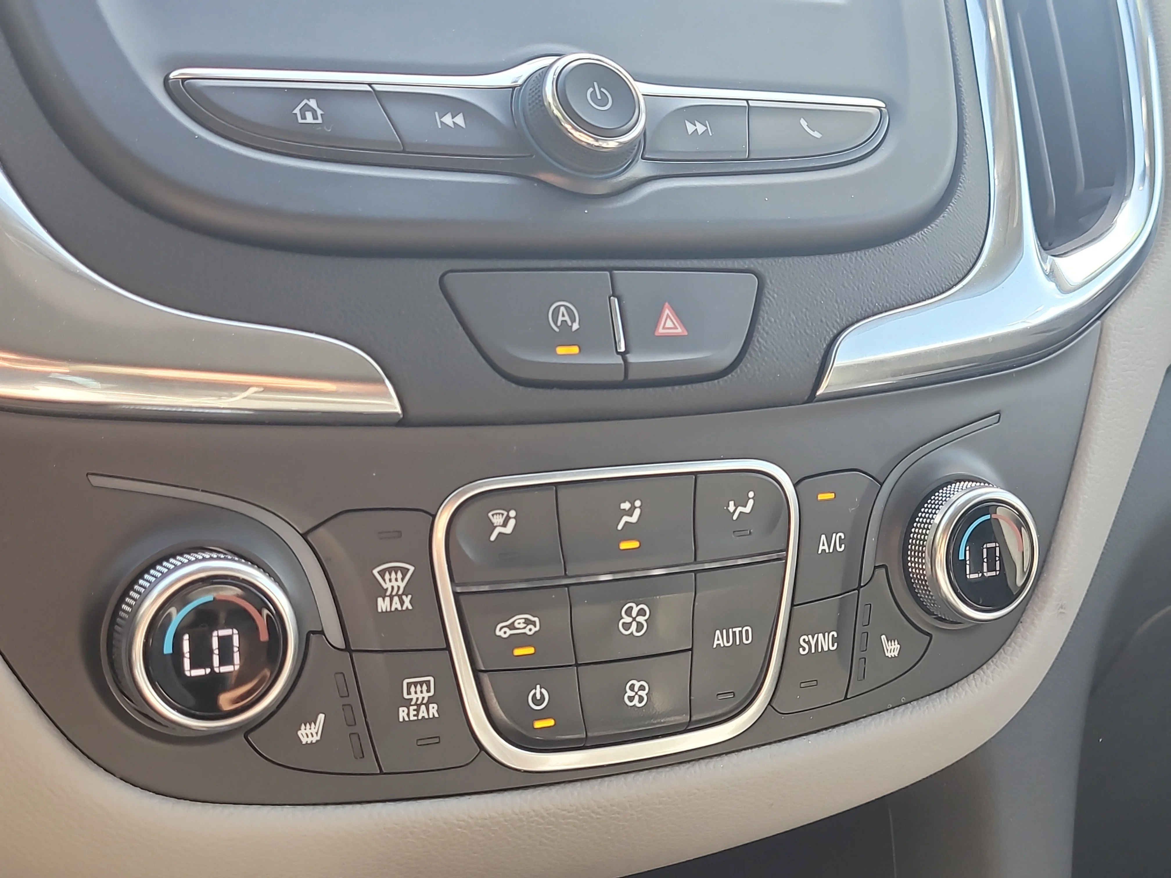 Used 2024 Summit White Chevrolet LT image 24