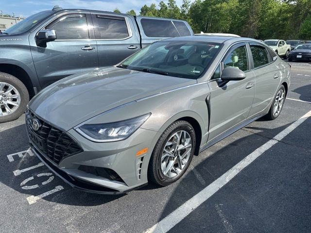 Used 2023 Gray Hyundai SEL image 3
