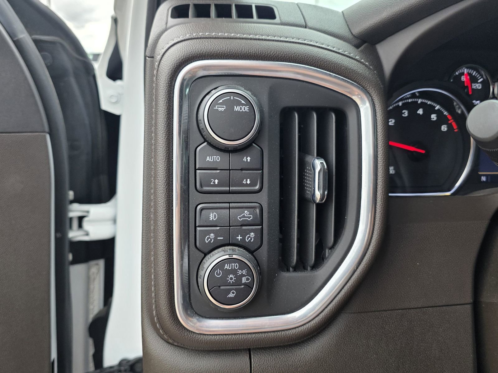 Used 2022 Summit White Chevrolet RST image 19