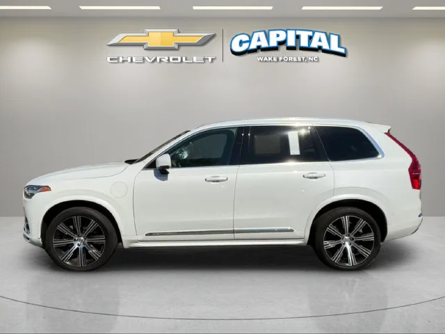 Used 2022 White Volvo T8 Inscription 7 Passenger image 2