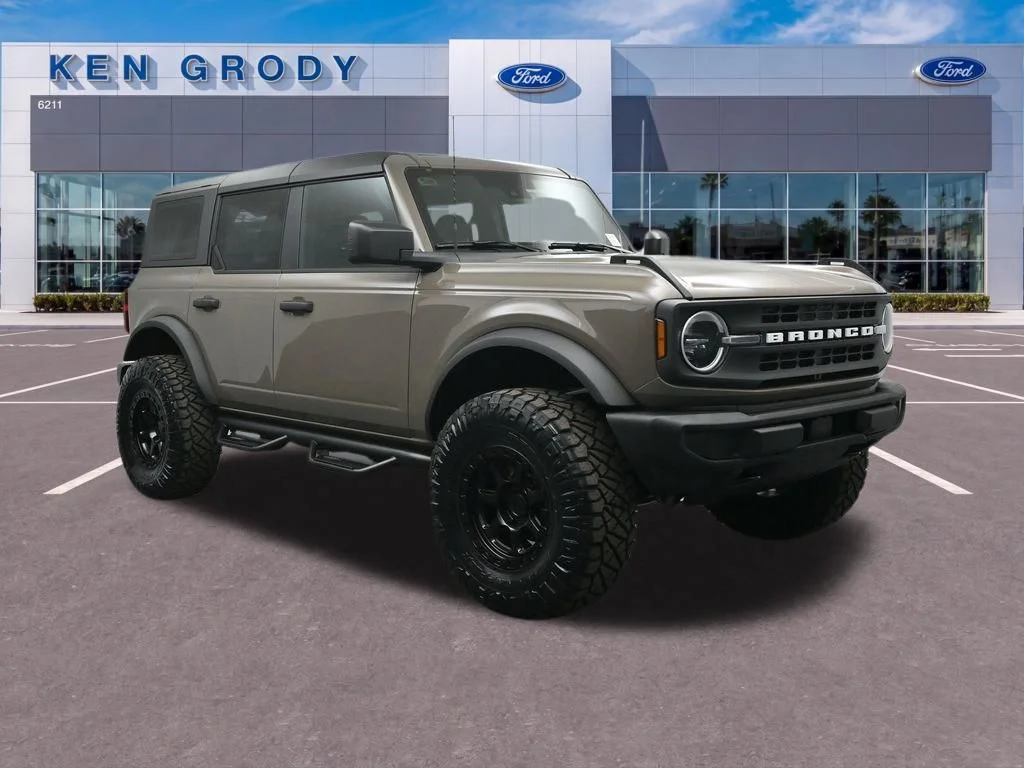 2026 Ford Bronco Base 4x4's photo