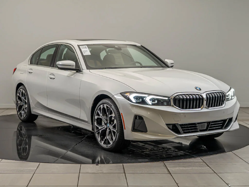 New 2026 Mineral White Metallic BMW 330i xDrive image 12