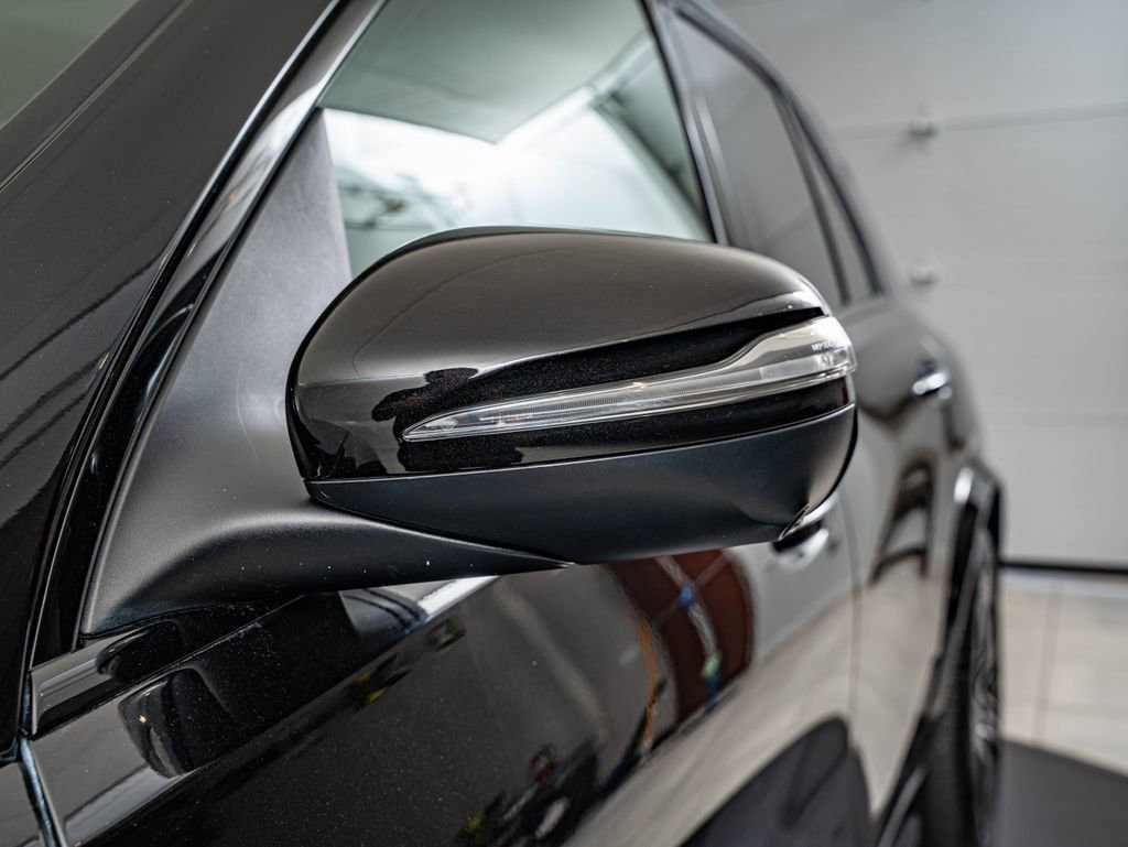Used 2025 Obsidian Black Metallic Mercedes-Benz GLE 350 image 9