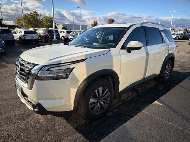Used 2022 White Nissan SL image 2